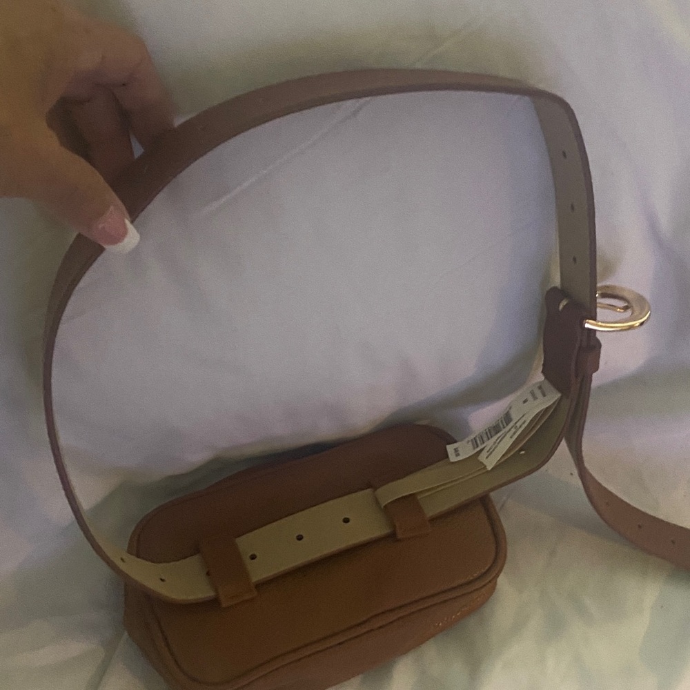 Steve Madden Tan Belt Bag with Gold Accents - Picture 2 of 4